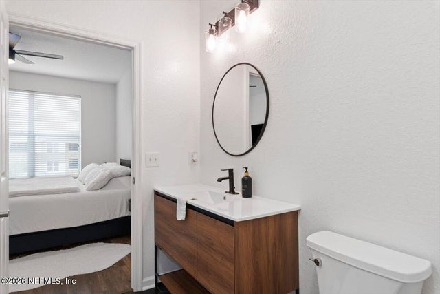 8539 GATE Parkway W 9404, Jacksonville, FL 32216