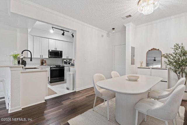 8539 GATE Parkway W 9404, Jacksonville, FL 32216