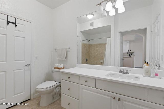 8539 GATE Parkway W 9404, Jacksonville, FL 32216