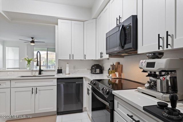 8539 GATE Parkway W 9404, Jacksonville, FL 32216