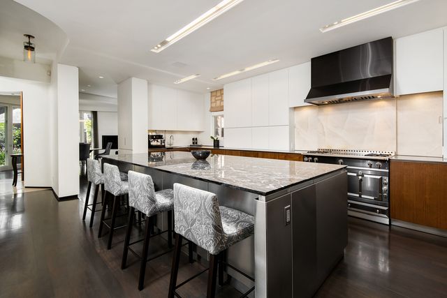 229 W Eugenie Street, Chicago, IL 60614