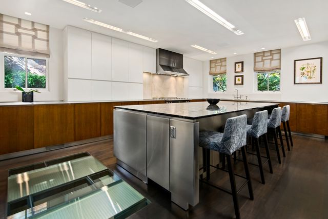 229 W Eugenie Street, Chicago, IL 60614