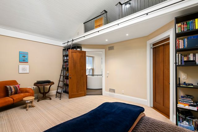 229 W Eugenie Street, Chicago, IL 60614