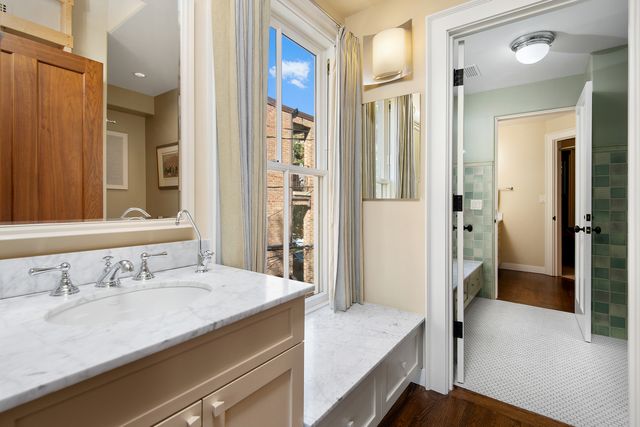 229 W Eugenie Street, Chicago, IL 60614