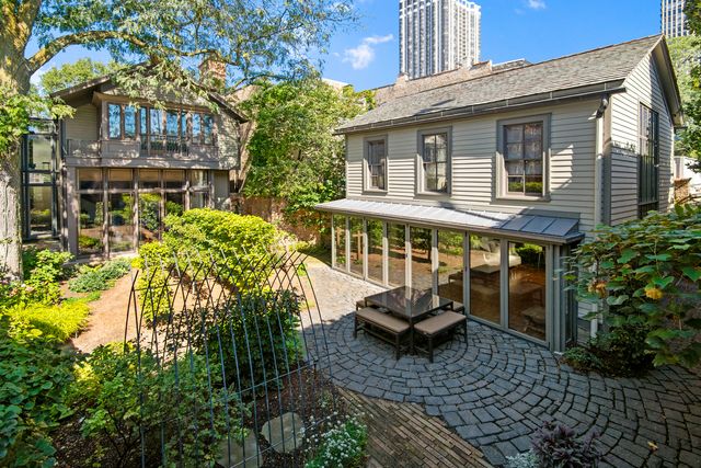 229 W Eugenie Street, Chicago, IL 60614