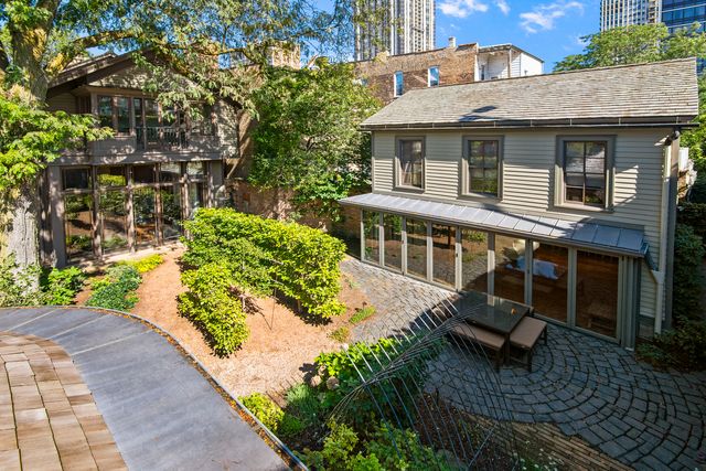 229 W Eugenie Street, Chicago, IL 60614