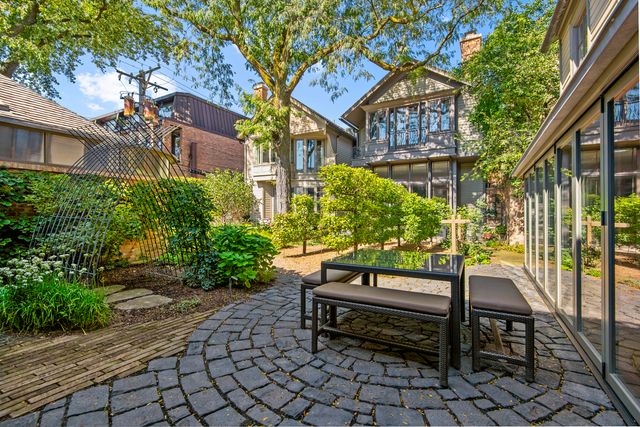 229 W Eugenie Street, Chicago, IL 60614