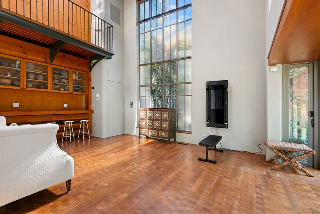 229 W Eugenie Street, Chicago, IL 60614