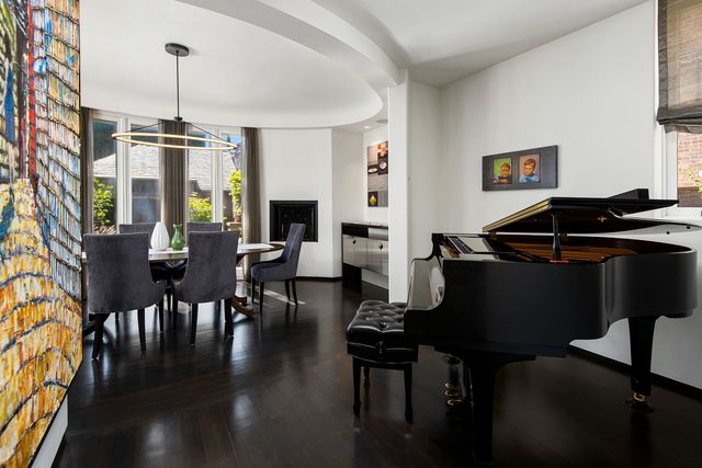 229 W Eugenie Street, Chicago, IL 60614