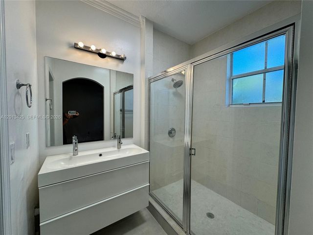 4933 N Harbor Isles Dr 202, Dania Beach, FL 33312