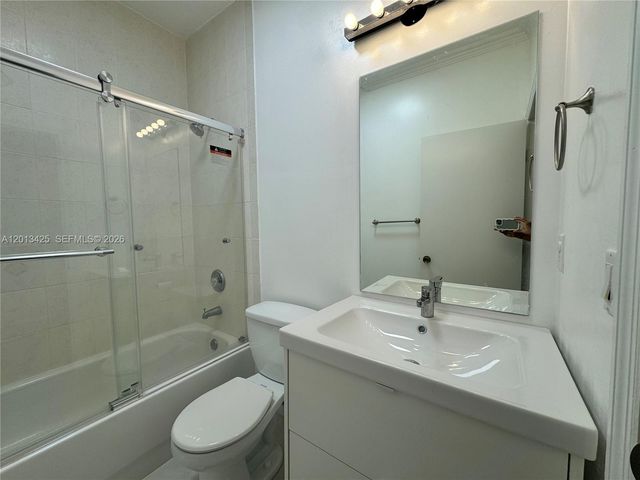 4933 N Harbor Isles Dr 202, Dania Beach, FL 33312