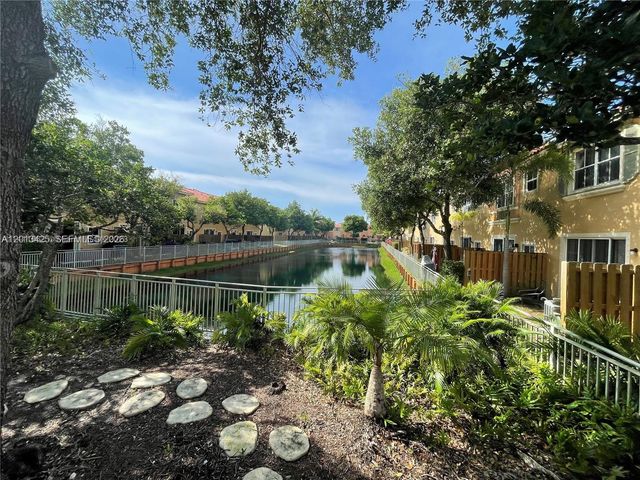 4933 N Harbor Isles Dr 202, Dania Beach, FL 33312