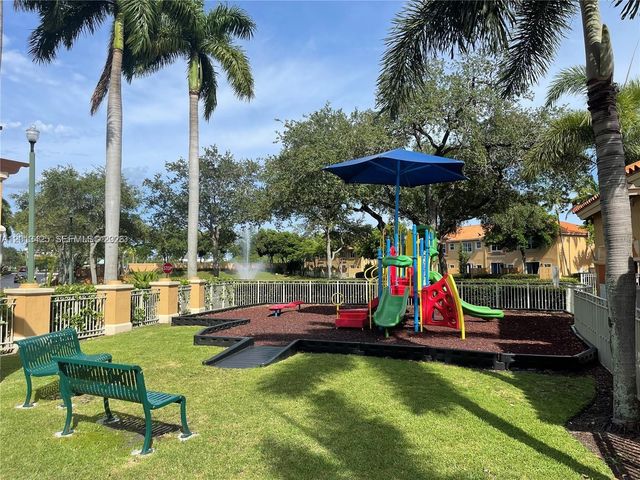 4933 N Harbor Isles Dr 202, Dania Beach, FL 33312