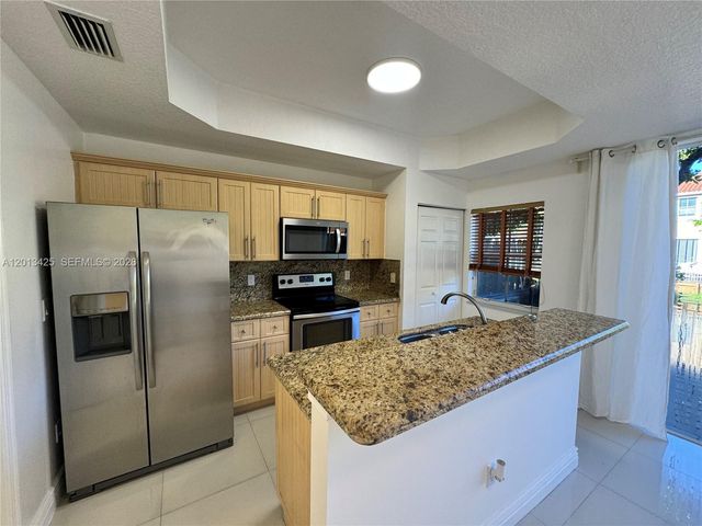 4933 N Harbor Isles Dr 202, Dania Beach, FL 33312