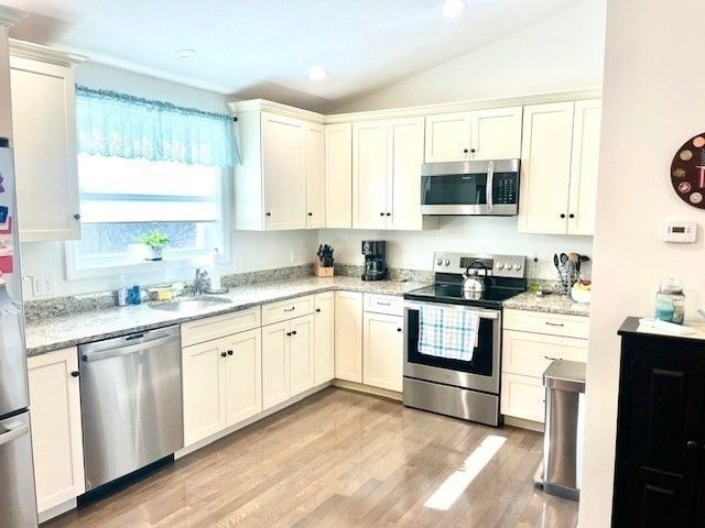 4 Valley View Dr, Spencer, MA 01562