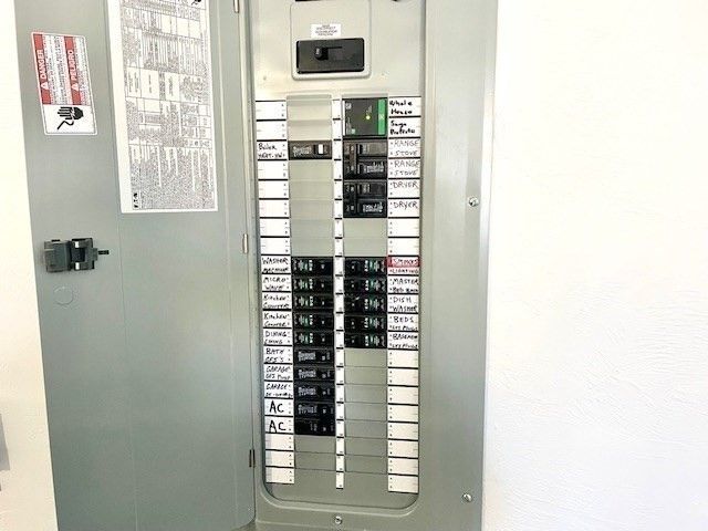 4 Valley View Dr, Spencer, MA 01562