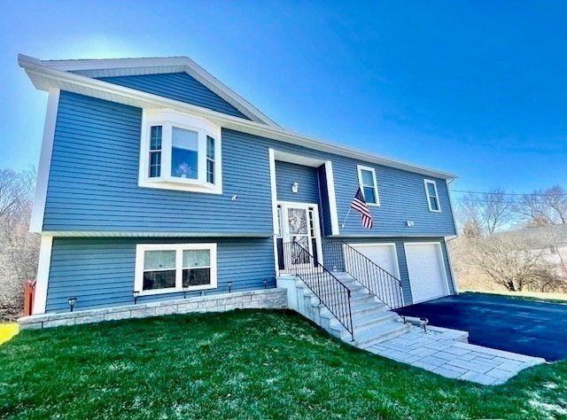 4 Valley View Dr, Spencer, MA 01562