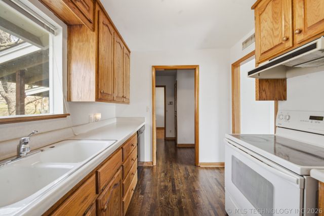 707 E 7th Court, Sand Springs, OK 74063