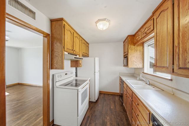 707 E 7th Court, Sand Springs, OK 74063