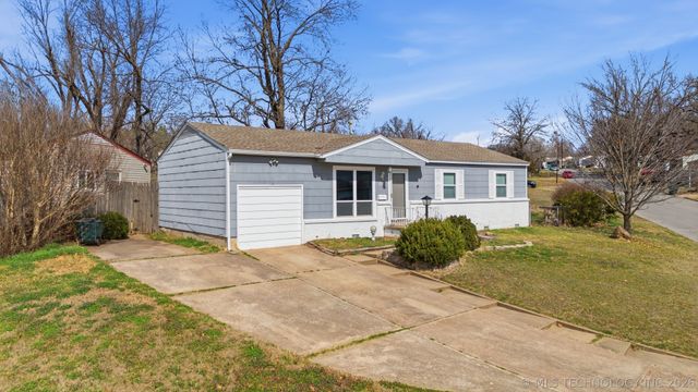 707 E 7th Court, Sand Springs, OK 74063