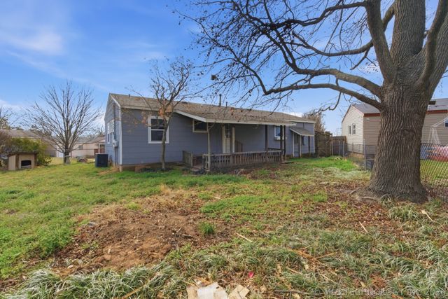 707 E 7th Court, Sand Springs, OK 74063