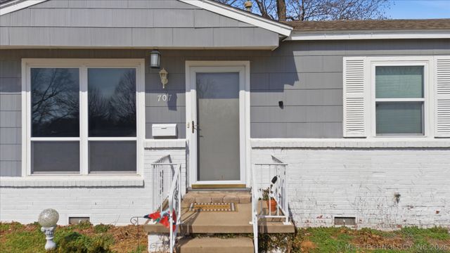 707 E 7th Court, Sand Springs, OK 74063