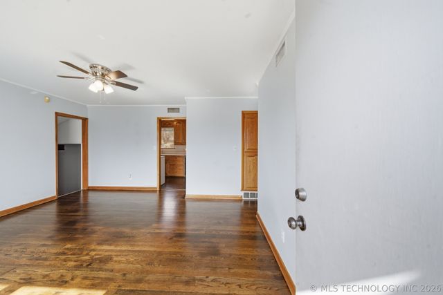 707 E 7th Court, Sand Springs, OK 74063