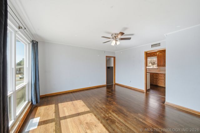 707 E 7th Court, Sand Springs, OK 74063