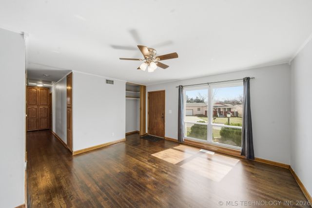 707 E 7th Court, Sand Springs, OK 74063