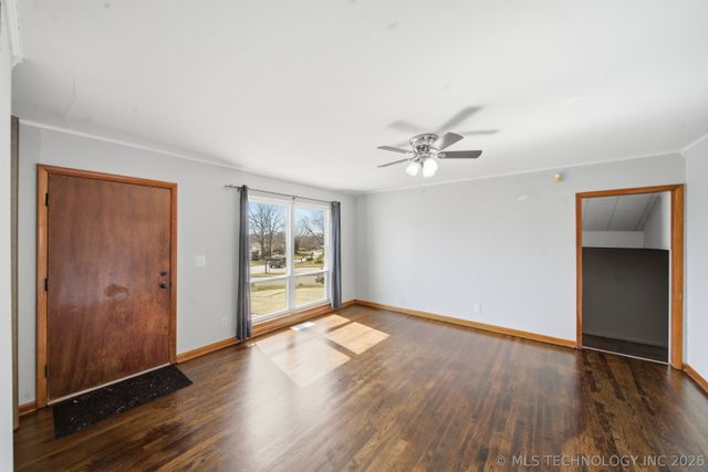 707 E 7th Court, Sand Springs, OK 74063