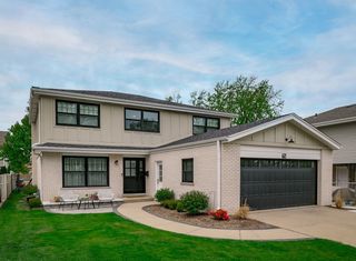 774 S Euclid Avenue, Elmhurst, IL 60126