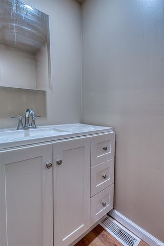 910 N MULBERRY Street, Mount Vernon, IN 47620