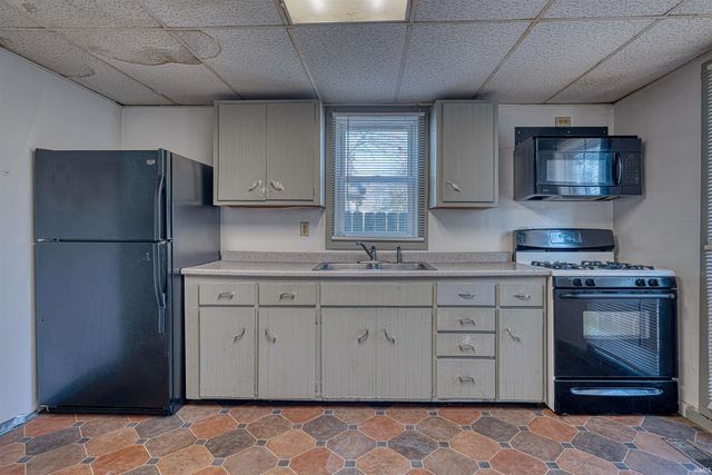 910 N MULBERRY Street, Mount Vernon, IN 47620
