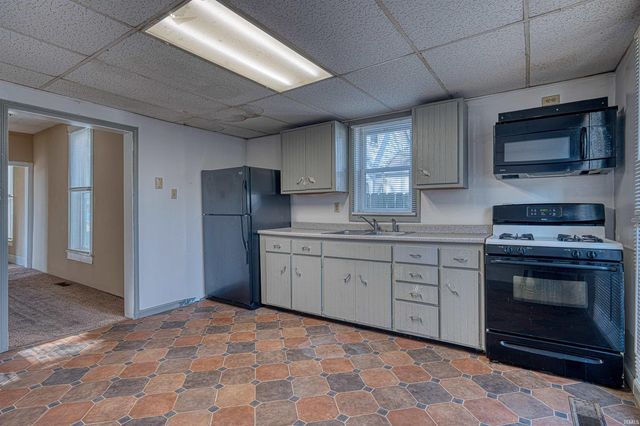 910 N MULBERRY Street, Mount Vernon, IN 47620