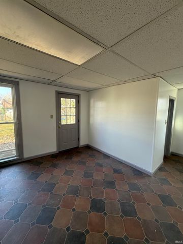 910 N MULBERRY Street, Mount Vernon, IN 47620