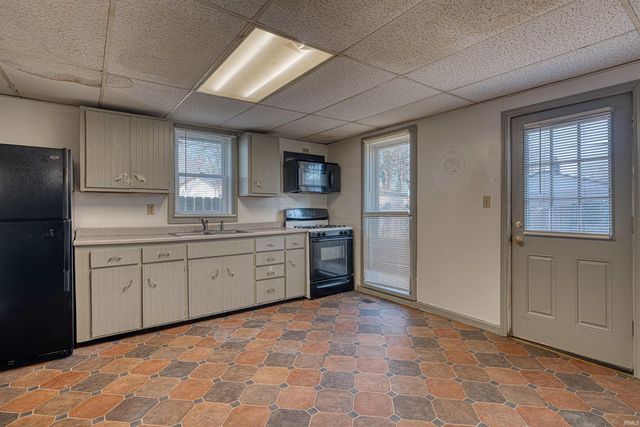 910 N MULBERRY Street, Mount Vernon, IN 47620
