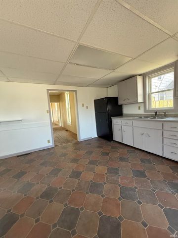 910 N MULBERRY Street, Mount Vernon, IN 47620