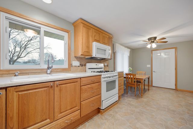 810 Revere Road, South Elgin, IL 60177