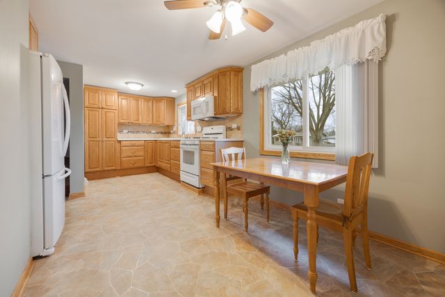 810 Revere Road, South Elgin, IL 60177