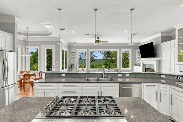 9218 Leaning Rock CIR, Austin, TX 78730