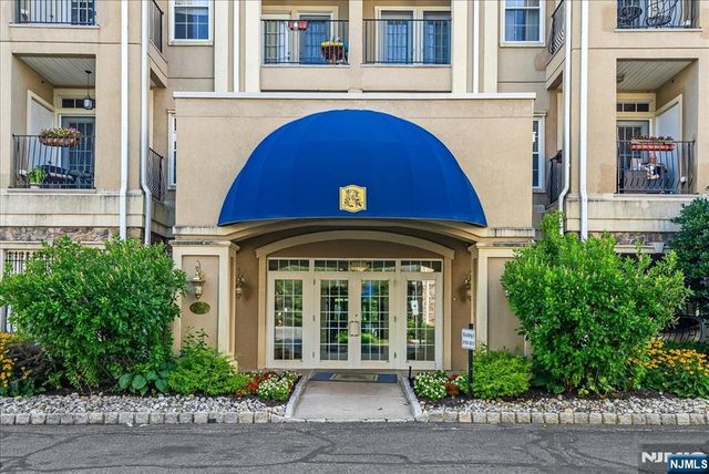 8205 Harcourt 8205, Clifton, NJ 07013