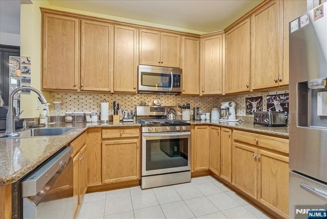 8205 Harcourt 8205, Clifton, NJ 07013