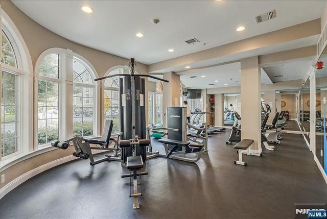 8205 Harcourt 8205, Clifton, NJ 07013