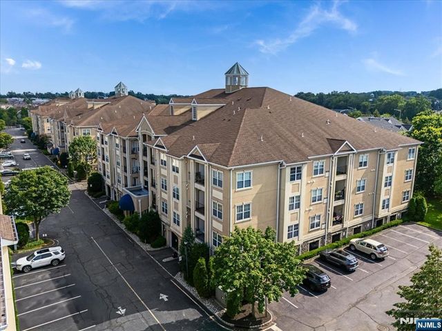 8205 Harcourt 8205, Clifton, NJ 07013