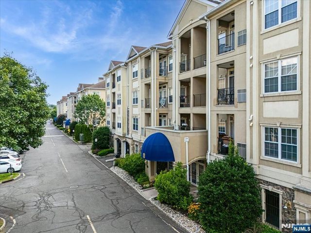 8205 Harcourt 8205, Clifton, NJ 07013
