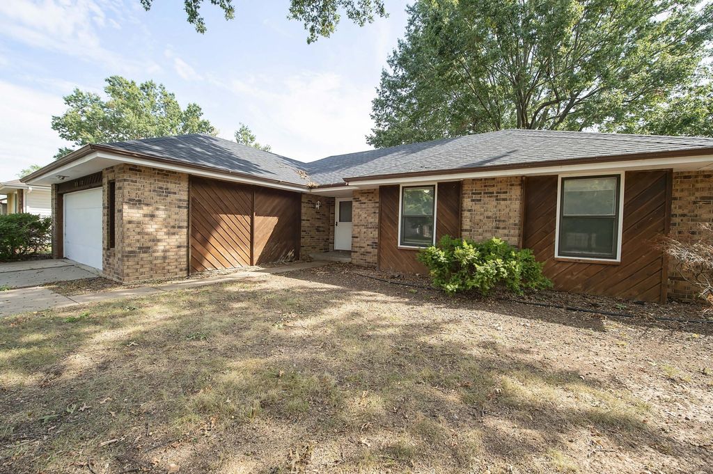 2812 West Maplewood Street, Springfield, MO 65807