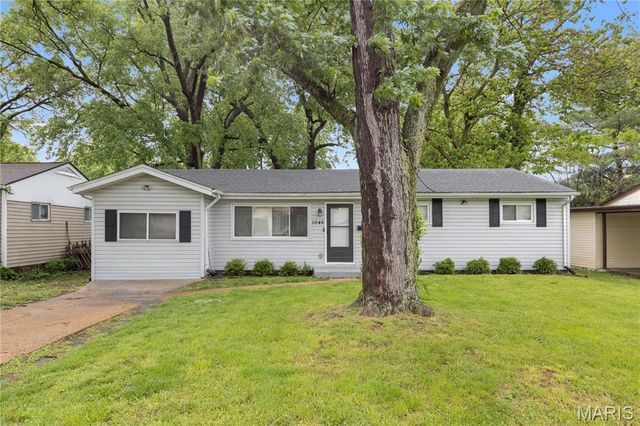 1045 S Waterford Drive, Florissant, MO 63033