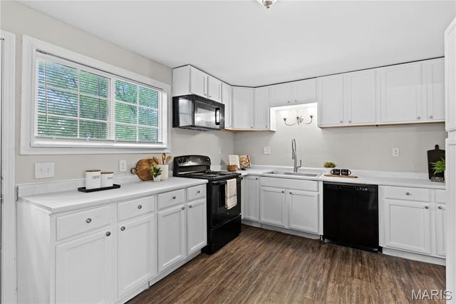 1045 S Waterford Drive, Florissant, MO 63033