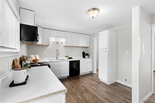 1045 S Waterford Drive, Florissant, MO 63033