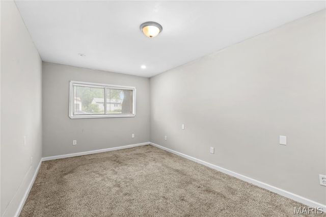 1045 S Waterford Drive, Florissant, MO 63033